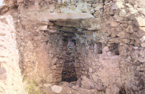Caleiras da Escusa, forno (Parte frontal)