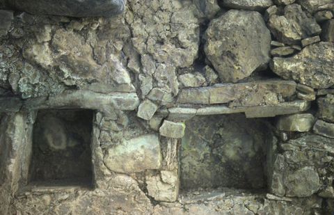 Caleiras da Escusa, pormenor de um forno de cal