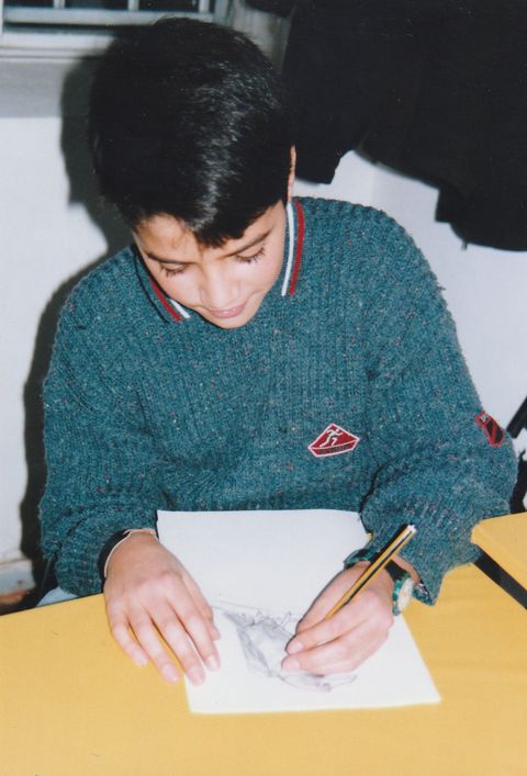 Telmo desenhando corvo